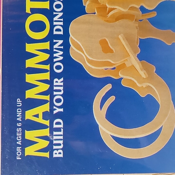 Mammoth Dinosaur - Picture 2 of 8